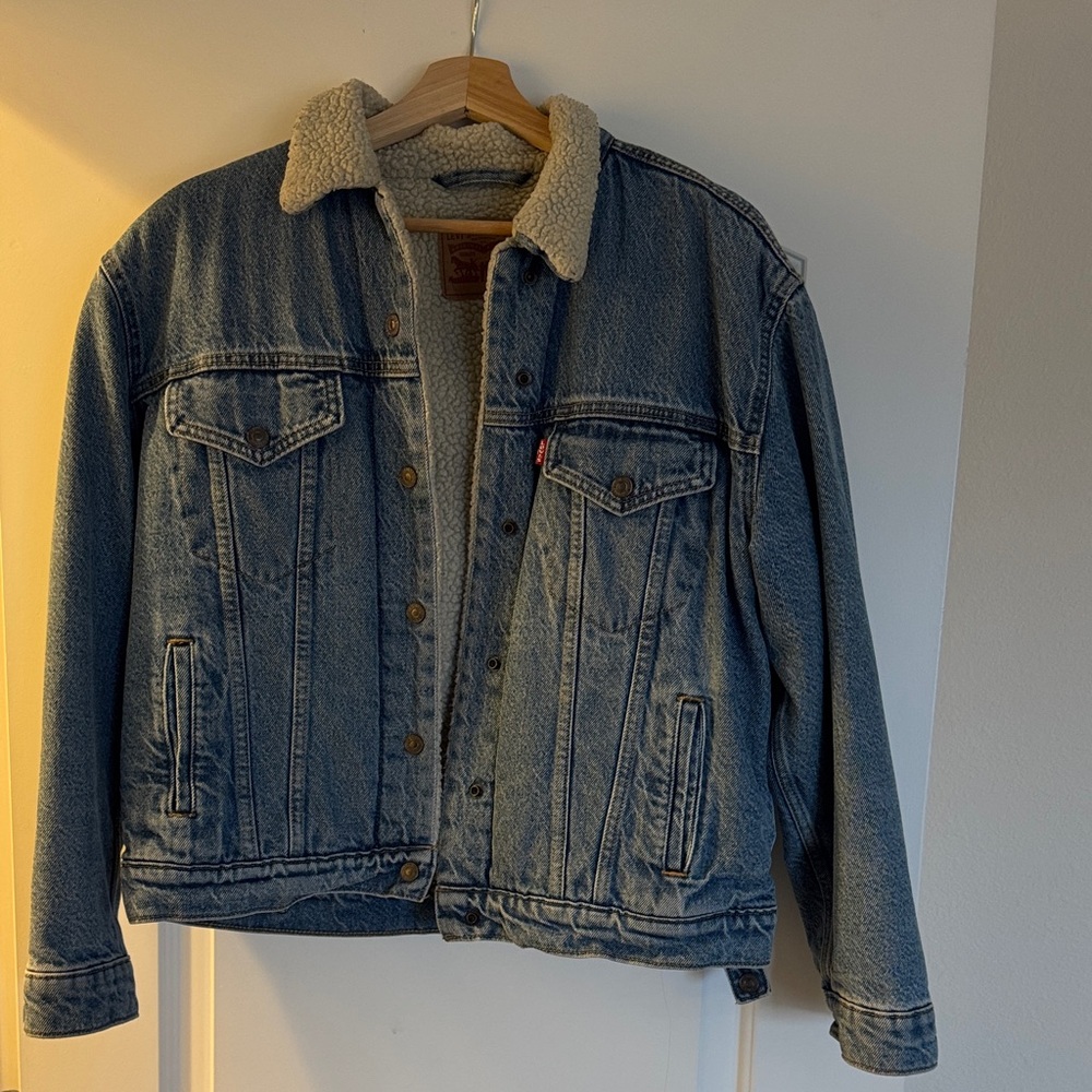 Levi's Classic Blue Denim Jacket with Sherpa Collar